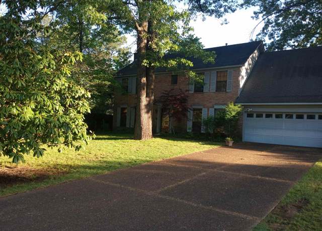 Property at 5786 N Lake Oaks Dr N, Bartlett, TN 38134, 3 beds, 2.5 baths