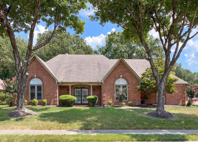Property at 1782 Candle Ridge Dr, Cordova, TN 38016, 3 beds, 2.5 baths