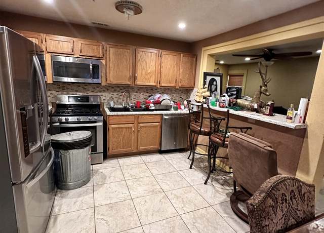 Property at 2762 Overton Crossing Rd, Memphis, TN 38127, 3 beds, 2 baths