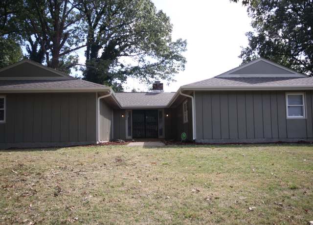 Property at 4795 Rolling Meadows Dr, Memphis, TN 38128, 3 beds, 2.5 baths