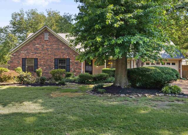Property at 8030 Sunny Creek Dr, Germantown, TN 38138, 5 beds, 3 baths