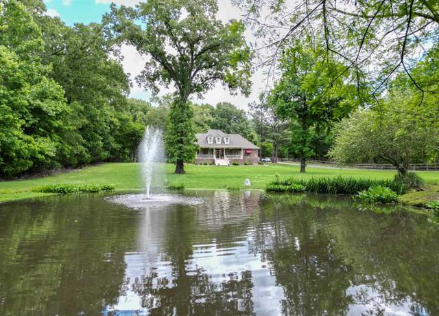 Property at 4250 Oak Rd, Bartlett, TN 38135, 4 beds, 3.5 baths