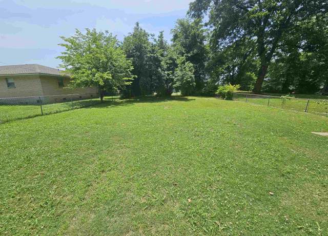 Property at 621 Cheatham St, Dyersburg, TN 38024