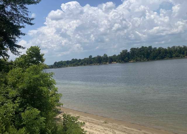 Property at 12 Caden Cv, Savannah, TN 38372