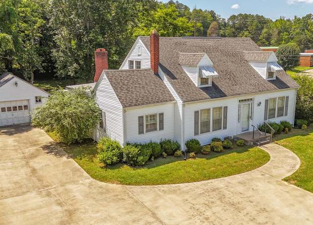 Property at 117 N High St, Waynesboro, TN 38485, 4 beds, 2 baths