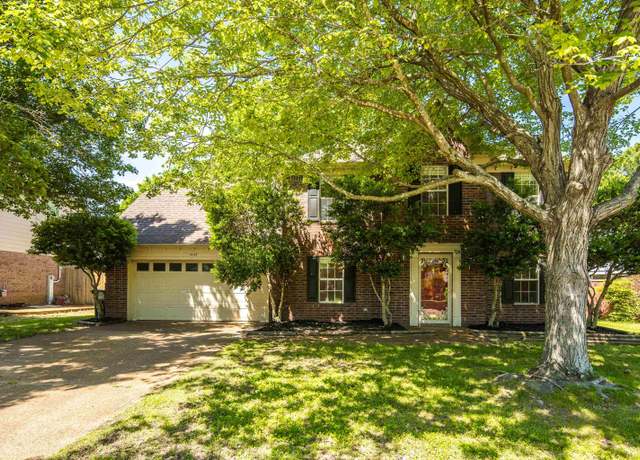 Property at 1447 Howling Dr, Collierville, TN 38017, 4 beds, 2.5 baths