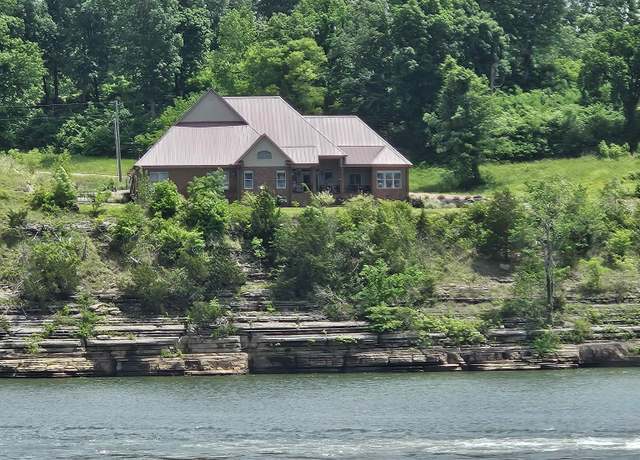Property at 7095 Clifton Dr, Savannah, TN 38372, 4 beds, 4.5 baths