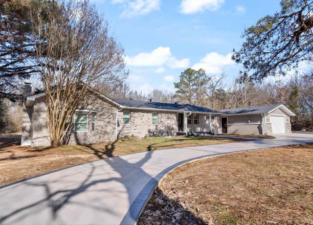 Property at 10464 E Holmes Rd, Collierville, TN 38017, 3 beds, 2 baths