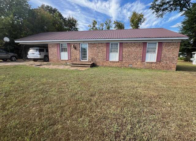 Property at 65 Walnut St, Savannah, TN 38372, 3 beds, 1.5 baths