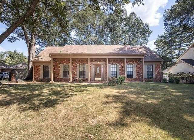 Property at 2356 Huntington Fairway Cv, Memphis, TN 38016, 4 beds, 2.5 baths