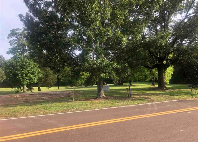 Property at 2090 Pickwick St, Savannah, TN 38372