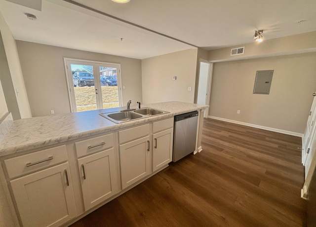 Property at 6700 Whispering Oak Pl #1, Memphis, TN 38120, 2 beds, 2 baths