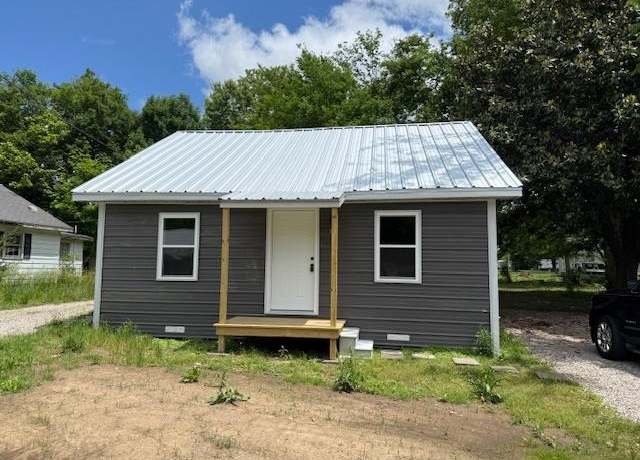 Property at 85 Deberry St, Savannah, TN 38372, 2 beds, 1 bath
