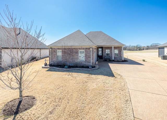 Property at 70 St Andrews Dr, Oakland, TN 38060, 3 beds, 2 baths