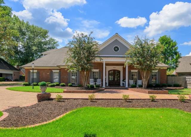 Property at 2025 Dogwood Grv, Germantown, TN 38139, 5 beds, 4.5 baths