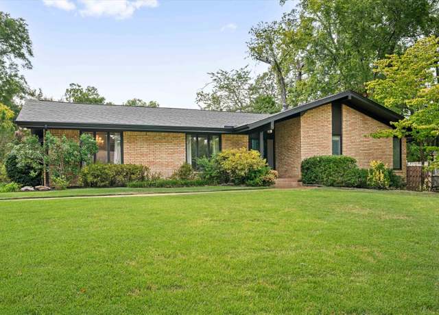 Property at 19 E Yates Rd S, Memphis, TN 38120, 3 beds, 2.5 baths