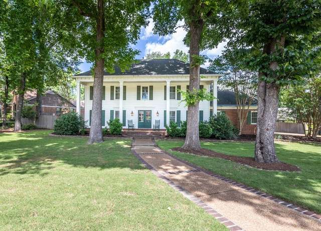 Property at 8304 Mossy Creek Dr, Germantown, TN 38138, 4 beds, 2.5 baths