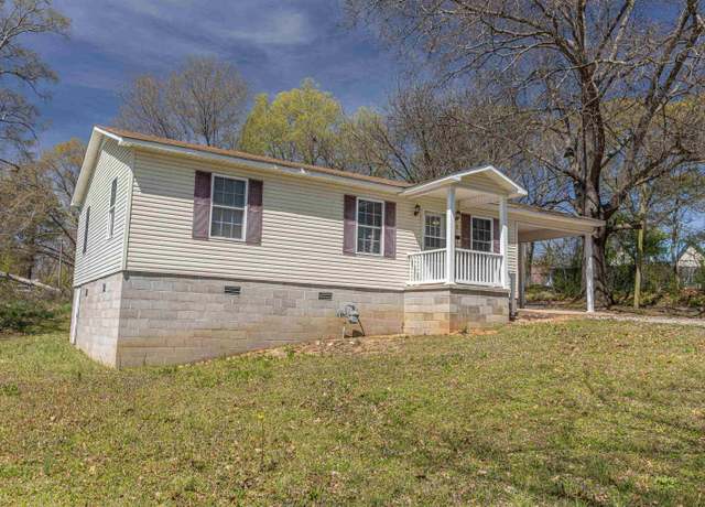 Property at 120 N 7th St, Selmer, TN 38375, 2 beds, 1 bath