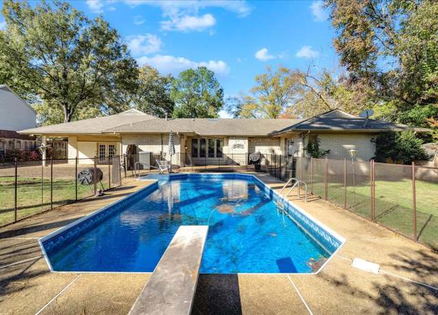 Property at 6771 Sunburst Cv, Memphis, TN 38119, 3 beds, 2.5 baths
