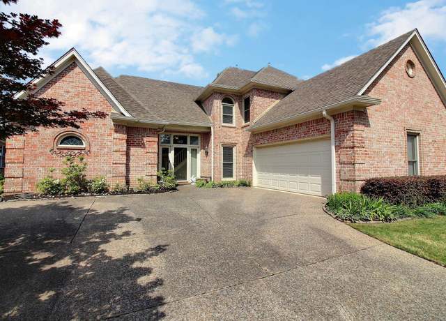 Property at 665 W Warwick Oaks Ln, Collierville, TN 38017, 3 beds, 2.5 baths
