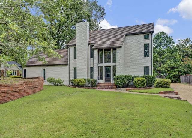 Property at 2441 Yester Oaks Dr, Germantown, TN 38139, 4 beds, 3.5 baths