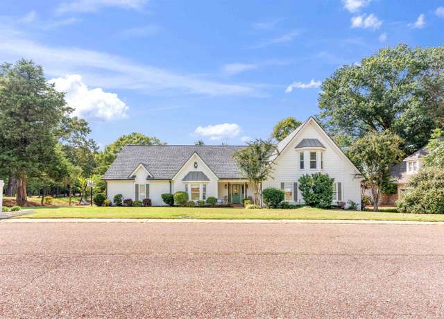 Property at 2877 W Levee Oaks Dr, Collierville, TN 38017, 5 beds, 3.5 baths