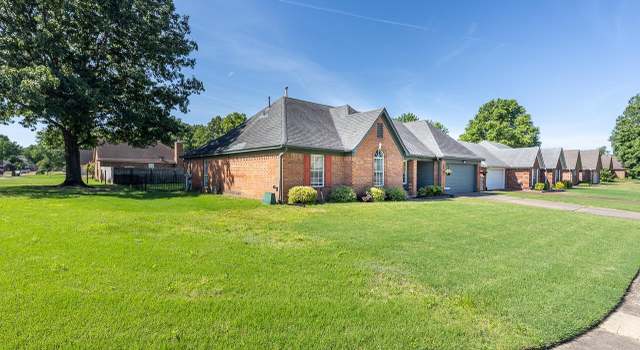 Photo of 6585 W West Grove Dr, Bartlett, TN 38135