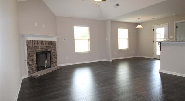 Photo of 1090 Darren Cir E, Cordova, TN 38018