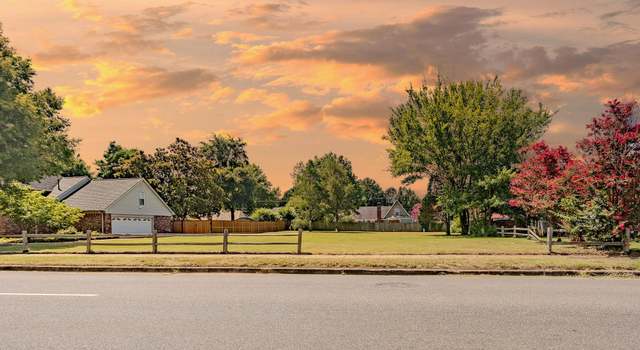Photo of 8697 Walnut Grove Rd, Memphis, TN 38018
