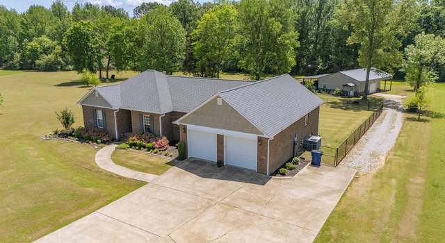 Photo of 735 Twelve Oaks Dr, Adamsville, TN 38310-2860