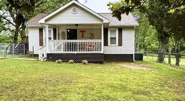 Photo of 3090 Mecklinburg Dr, Bolivar, TN 38008-6338