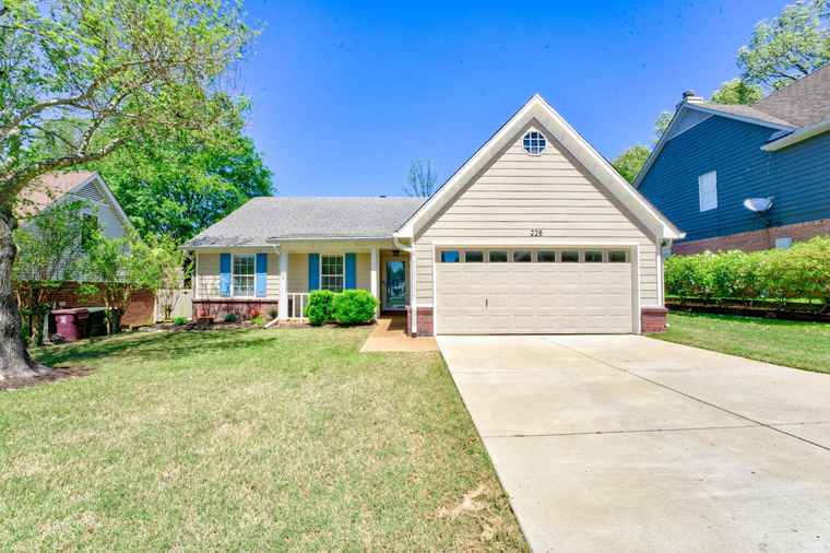 Photo of 228 Cross Point Dr Collierville, TN 38017