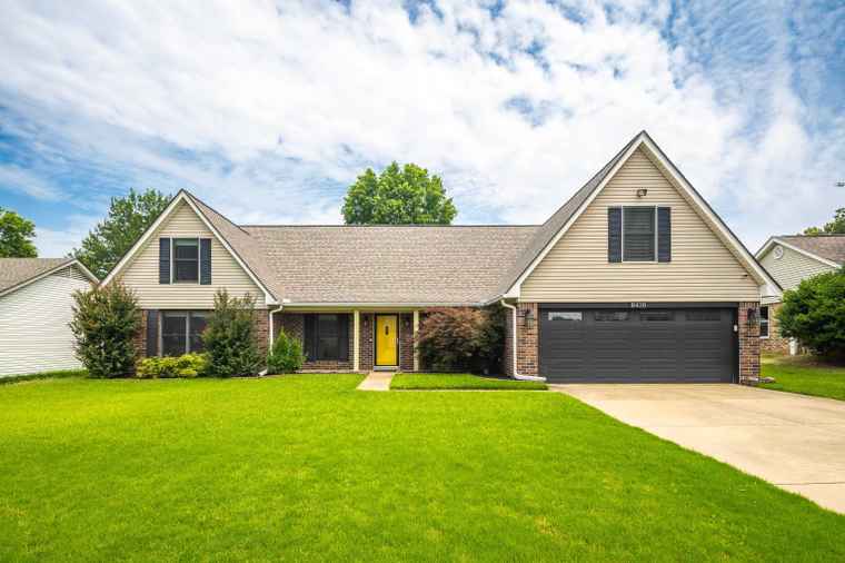 Photo of 6436 Eastbrier Dr Bartlett, TN 38135