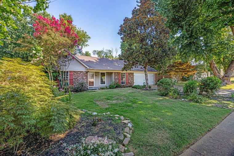 Photo of 6264 Northampton Dr Bartlett, TN 38134