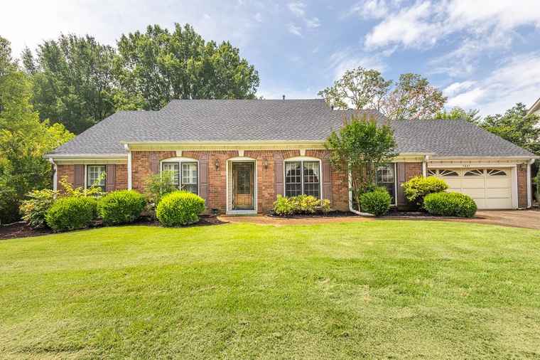 Photo of 7637 Cross Village Dr Germantown, TN 38138