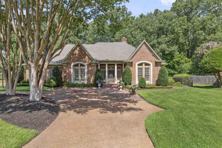 Photo of 9598 Spring Hollow Cv E Germantown, TN 38139