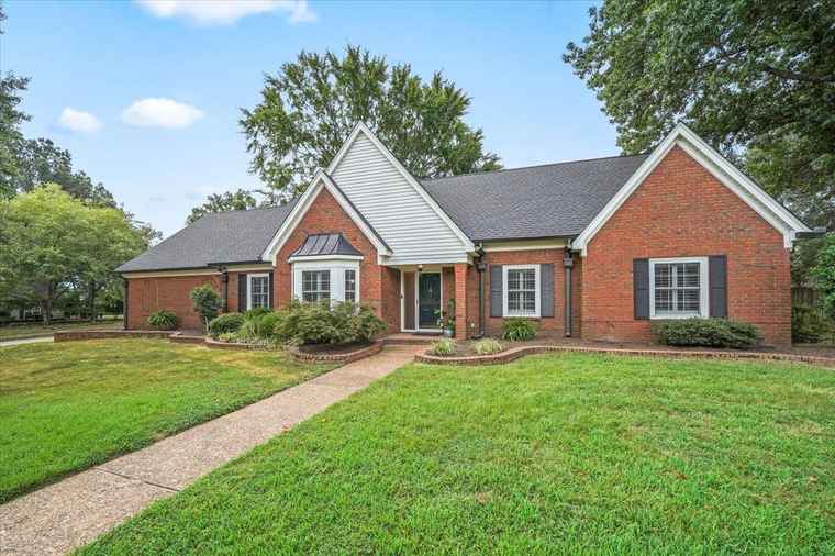 Photo of 813 Meadow Vale Dr Collierville, TN 38017