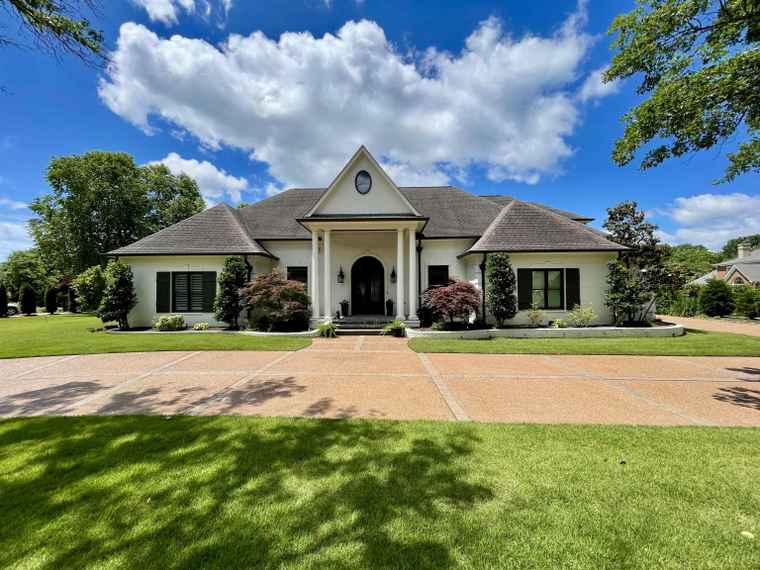 Photo of 2555 Halle Dr Collierville, TN 38017