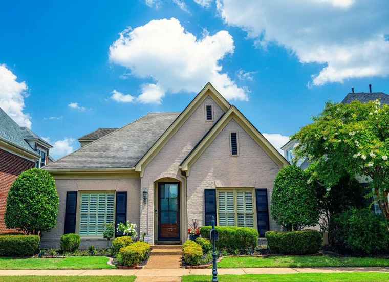 Photo of 1976 E Arden Oaks Dr Germantown, TN 38139