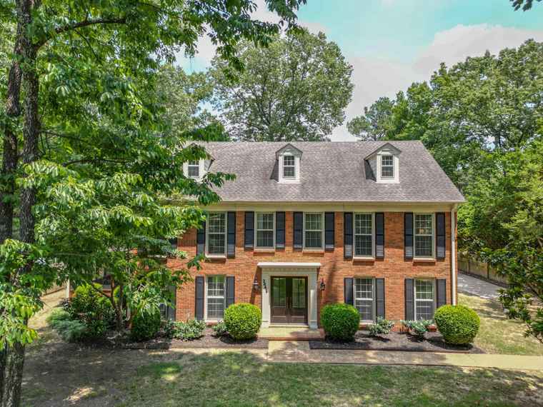 Photo of 2642 Holly Spring Dr Germantown, TN 38138
