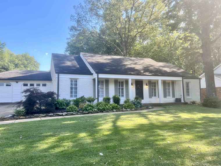 Photo of 125 W Lawnwood Dr W Collierville, TN 38017