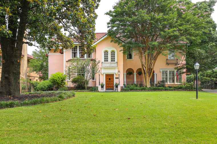 Photo of 1896 Overton Park Ave Memphis, TN 38112