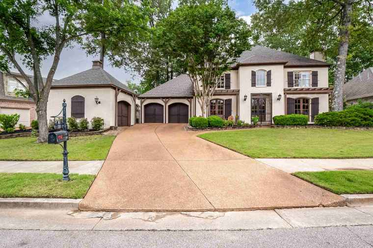 Photo of 210 Ivy Grove Ln Collierville, TN 38017