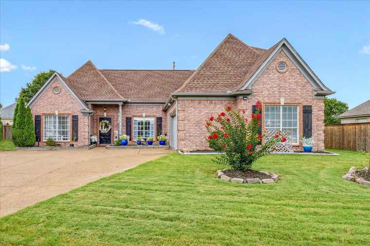 Photo of 6492 Royal Valley Dr Bartlett, TN 38135