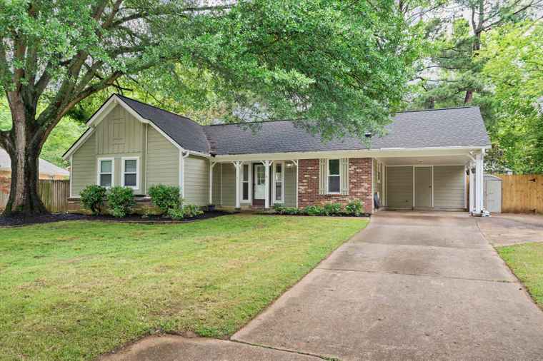 Photo of 1070 Greenview Rd Collierville, TN 38017