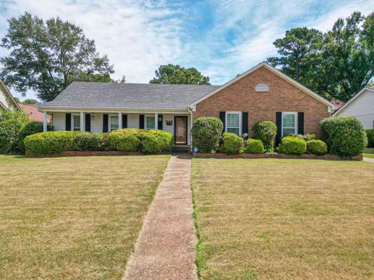 Photo of 2148 Riverdale Rd Germantown, TN 38138