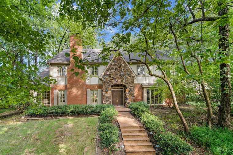 Photo of 2330 Dogwood Meadows Cv Germantown, TN 38139