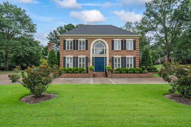 Photo of 2668 Oakleigh Ln Germantown, TN 38138