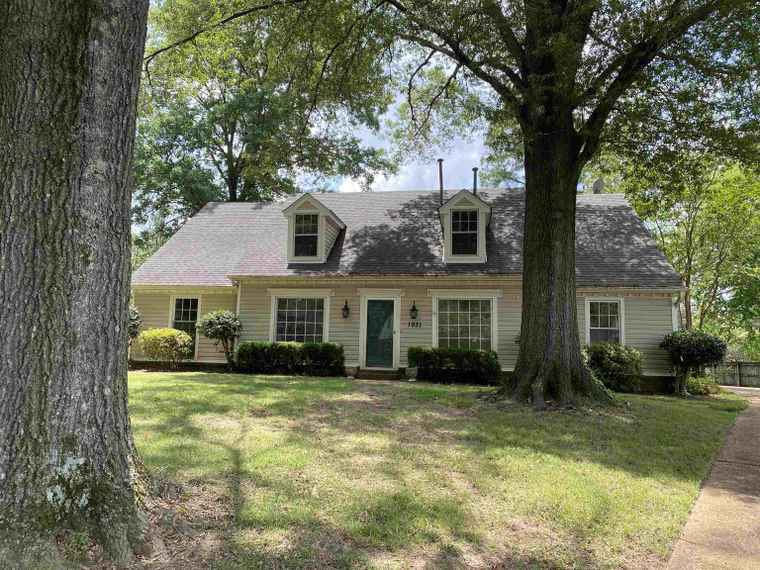 Photo of 1931 Wine Leaf Dr Germantown, TN 38139