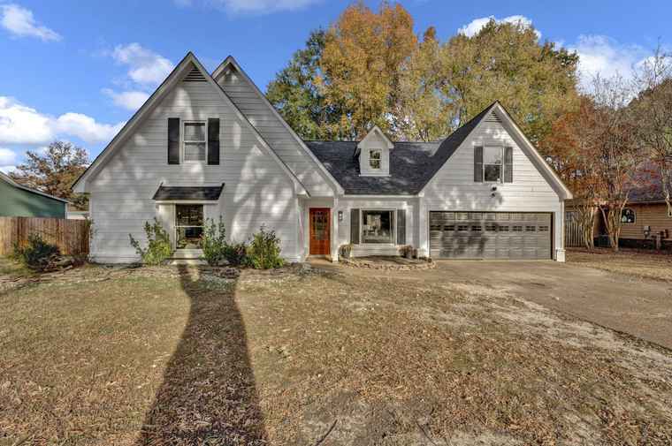 Photo of 1064 Moorefield Rd Collierville, TN 38017